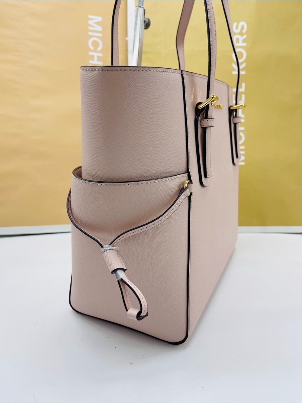 NWT Michael Kors Voyager Lg Saffiano Leather Shoulder EW Tote 
Powder Blush - Picture 15 of 16